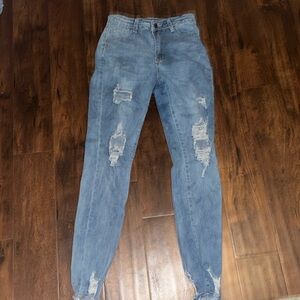 lightwashed ripped jeans